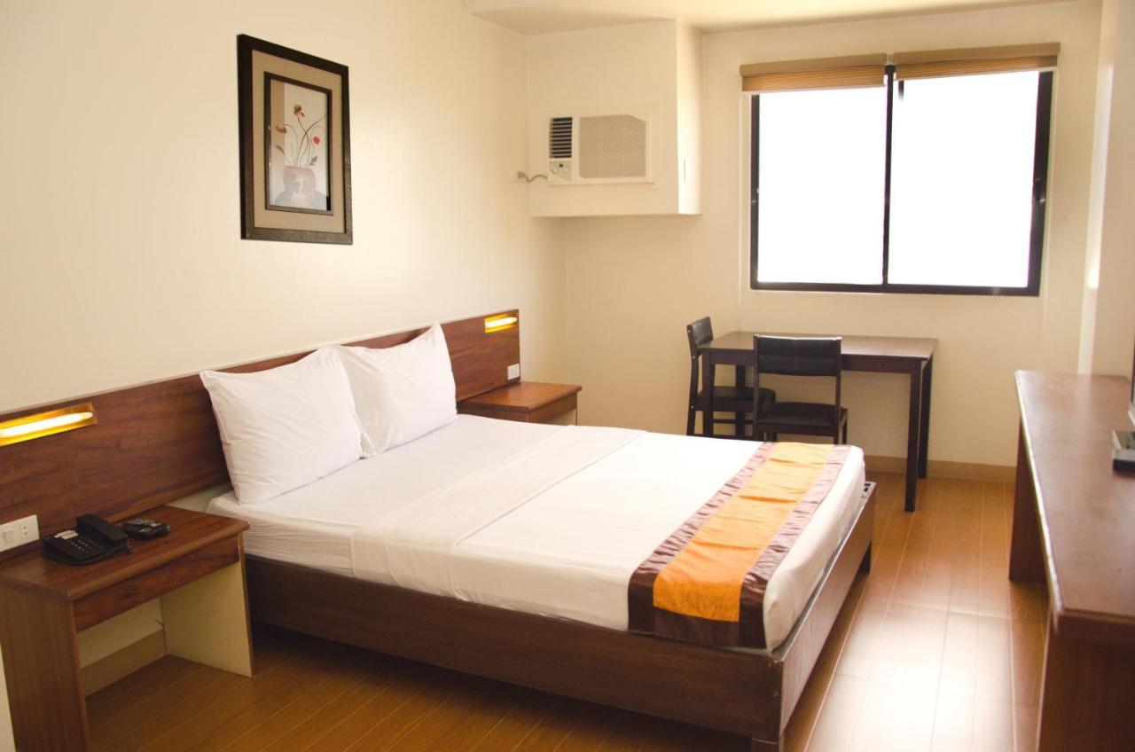 M Suites Hotel Makati City Exterior foto