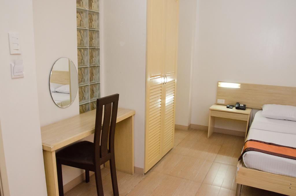 M Suites Hotel Makati City Exterior foto