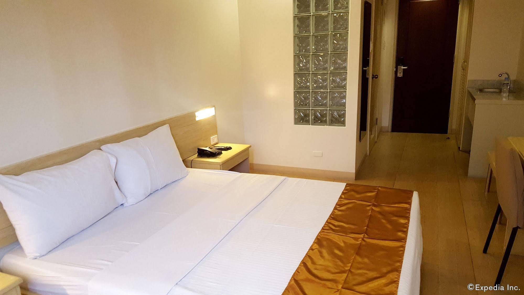 M Suites Hotel Makati City Exterior foto